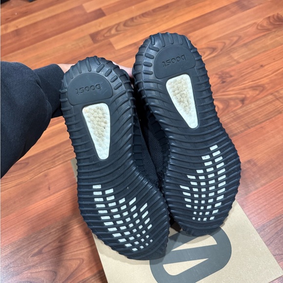 Onyx Yeezy Slide 350 - Picture 4 of 5